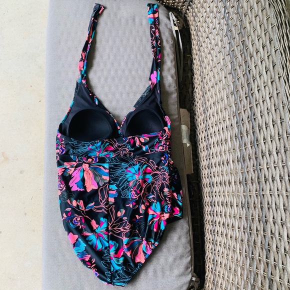 ☀️Sale🔥 Time and Tru - One Piece Flowery Multicolor Swimsuit - Picture 9 of 14